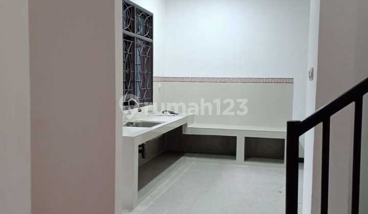 Attached Residence Near Highway Access and Supermarket 2