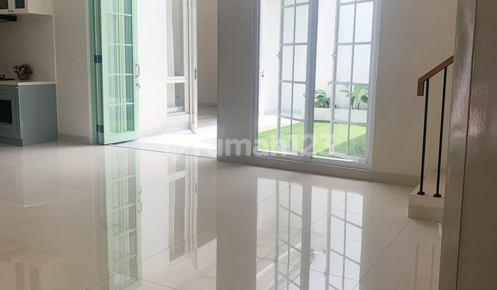 Rumah dengan Suasana Asri 2 Lantai Siap Huni di Grand Wisata 2