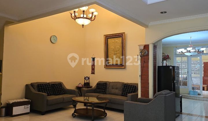 Comfortable Residence with a Serene Atmosphere Ready to Occupy 2