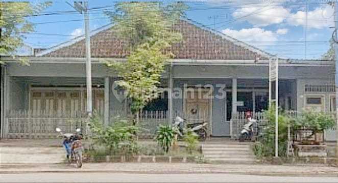Rumah Lebar 17M di Area Bisnis