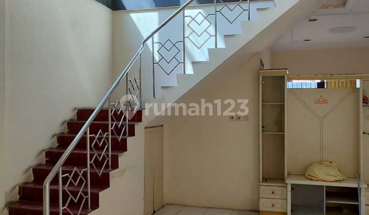 Rumah Hook 2 Lantai di Plamongan Indah 2