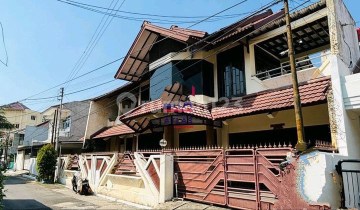 Rumah 2 Lantai Dekat Simpang Lima