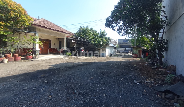 Buy Land Bonus House Strategic Location on Jl Majapahit 2