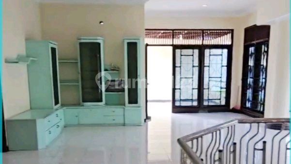 Rumah 2 Lantai Dekat Simpang Lima 2