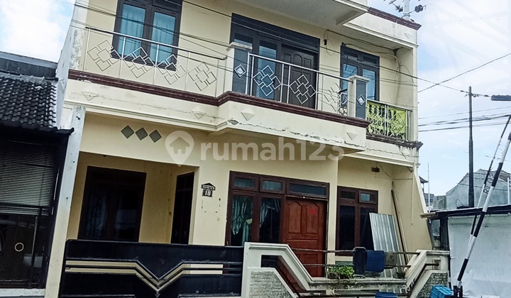 2-Story House Hook Position 1