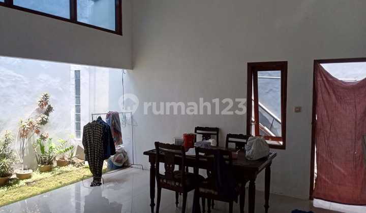 Kendal Boarding House Strategic Location Near Schools 2