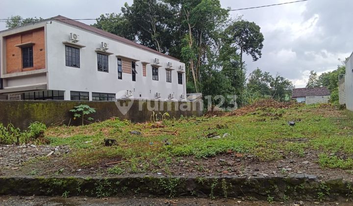 Tanah Matang Jogja, 800 Meter Kampus Uii