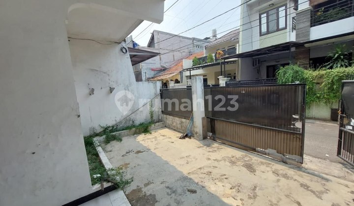 Rumah 1 ½ Lantai di Pondok Bambu Duren Sawit Jakarta Timur 2