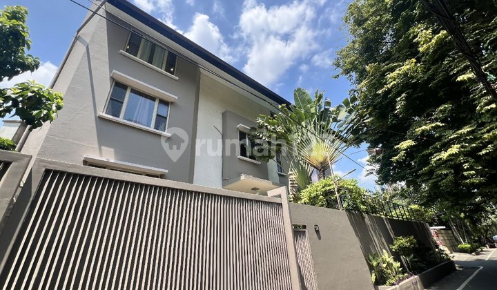 Luxury House on Jalan Widya Chandra, SCBD, South Jakarta