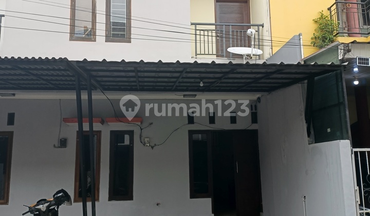For Rent 2-Story House on Jalan Swadaya Duren Sawit For Rent 2-Story House on Jalan Swadaya Duren Sawit
