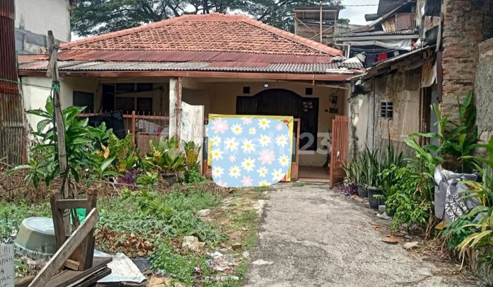 House on Basuki Rahmat Street, Cipinang Besar Selatan, Jatinegara 2
