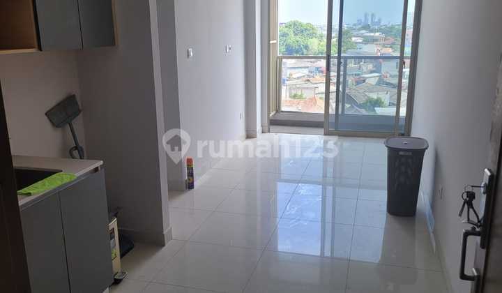 Dijual Apartemen Taman Anggrek Residence Mewah Semi Furnish.