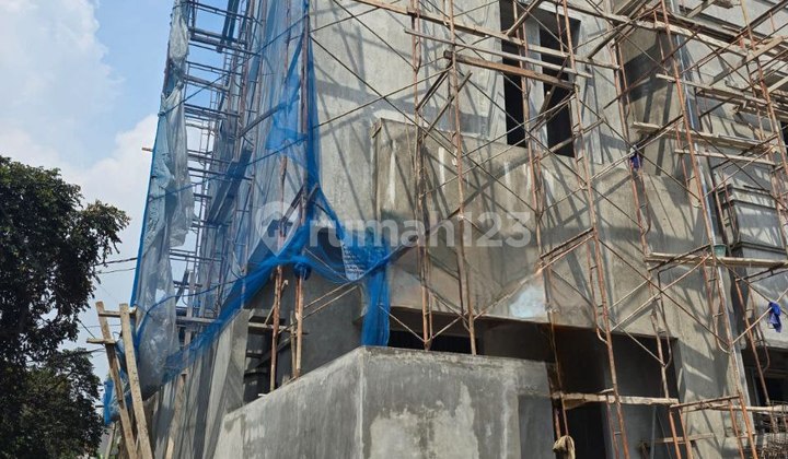 [Brand New] Modern 2-Storey + Mezzanine Residence in Citra 2 Ext - One Gate Cluster & Lucky Position!