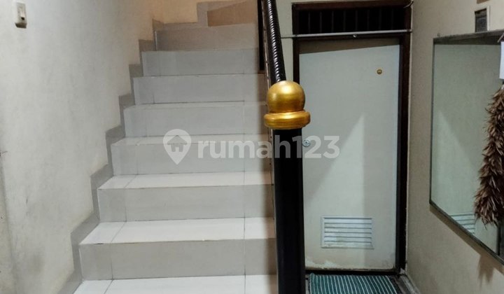 Dijual: Rumah Luas 2 Lantai di Komplek Barata, Karang Tengah - Strategis & Dekat Akses Tol! 2