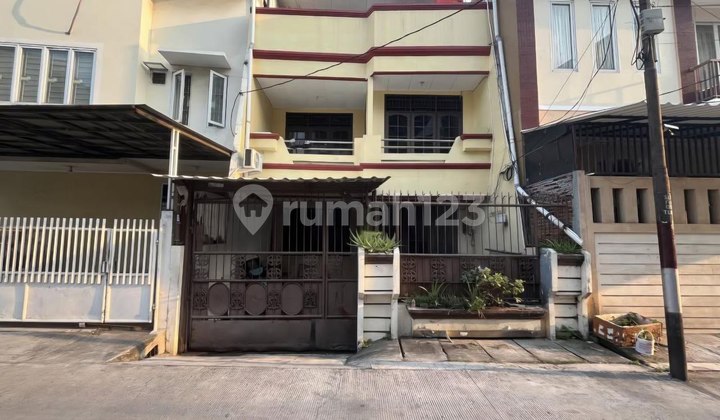 Dijual: Rumah 3 Lantai Kavling Polri Indraloka, Jelambar - Strategis & Lingkungan Komplek Nyaman!