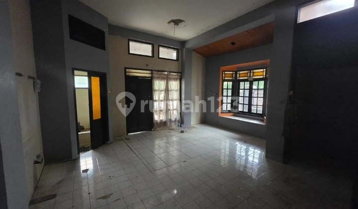 Dijual Cepat: Rumah Eksklusif Cul-De-Sac & River View di Kembangan Utara - Harga di Bawah NJOP! 2
