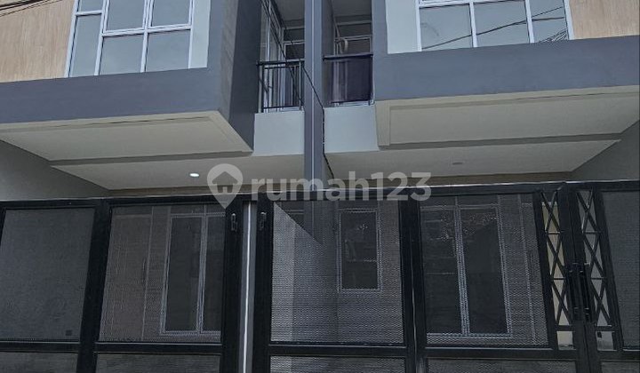 Rumah Baru 3Lt. Duri Kepa - Jkt Brt Modern, Bebas Banjir & Strategis (Chat, Video Ready!) 1
