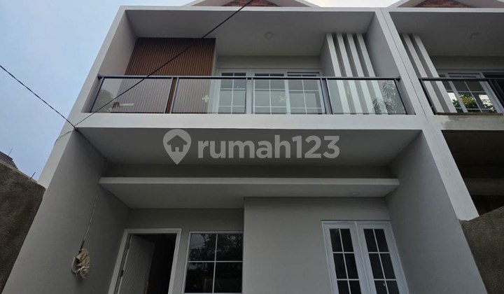 Jual > Rumah 2 Lantai Sunrise Garden - Bangunan Luas & Lokasi Strategis
