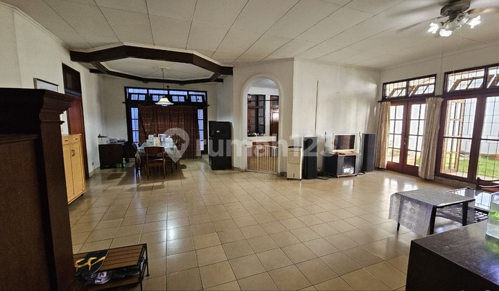 Dijual: Rumah Mewah 2 Lantai di Komplek Karmel, Kebon Jeruk - Tanah Luas & Lokasi Strategis! 1