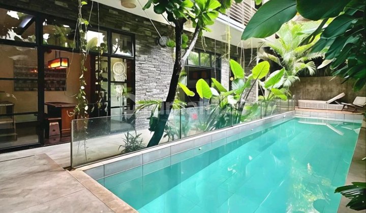Dijual: Luxury Modern 3 Lantai, Tropical Villa di Pejaten Barat - Private Pool & Rooftop View!