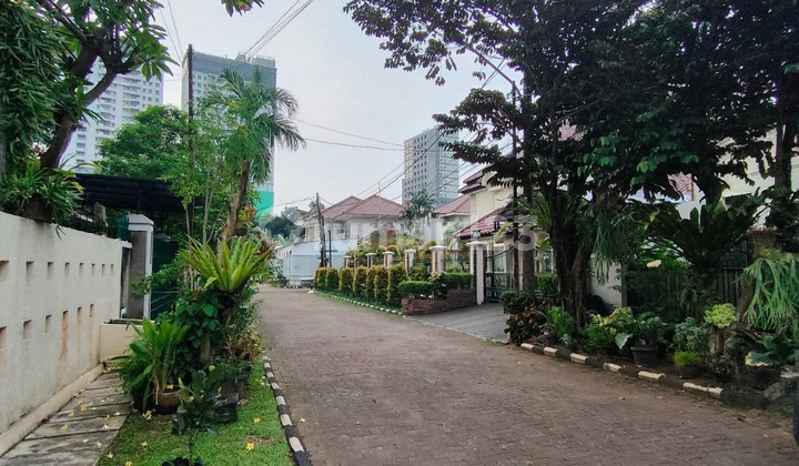 For Sale: 2-Story Luxury House in Cempaka Lestari, Lebak Bulus - East-Facing & SHM! 2