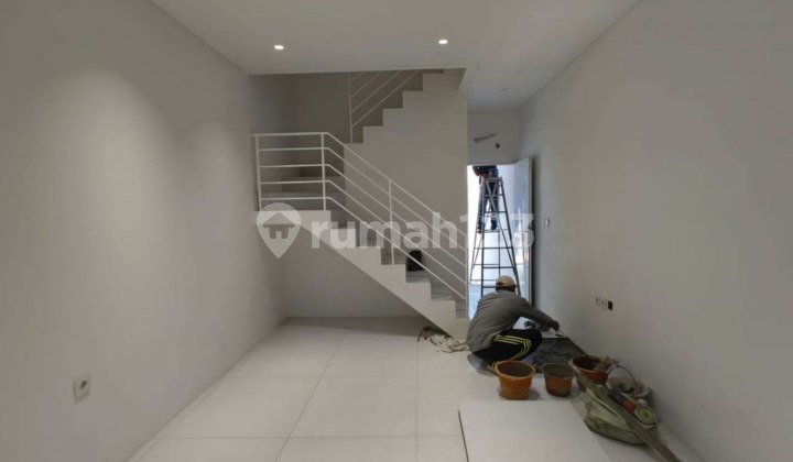 Rumah Baru 3 Lantai Tanjung Duren - Bebas Banjir & Sertifikat SHM