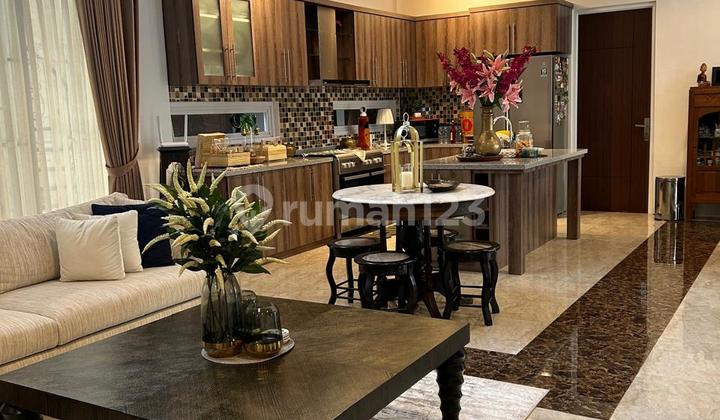 Dijual: Rumah Mewah & Luas di Komplek Pajak, Jurang Mangu Timur - Luas Tanah 495 M² & Siap Huni!