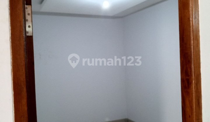 Dijual: 3 Lantai Poris Indah - Hadap Timur & Sertifikat SHM! #Chry004 2