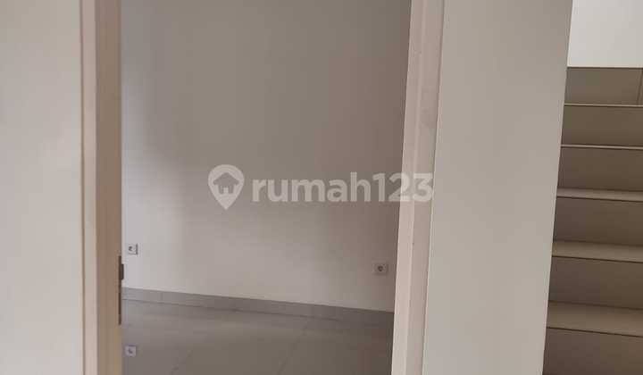 Disewakan Rumah Golf Lake 2