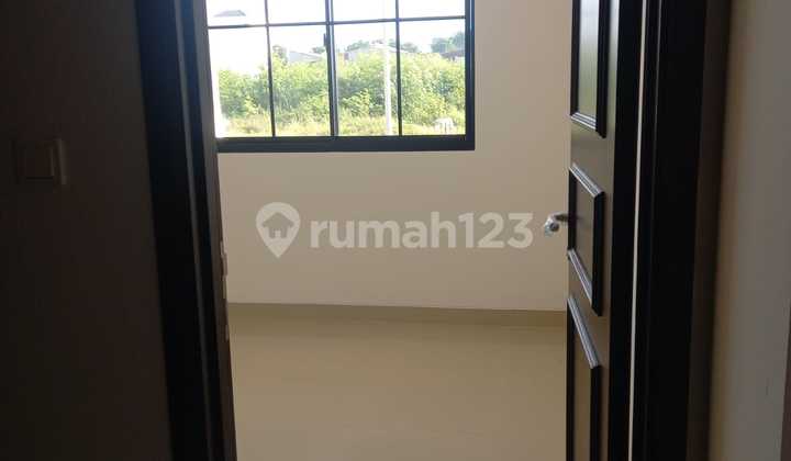 Disewakan Rumah Brand New Green Royal Semanan 2