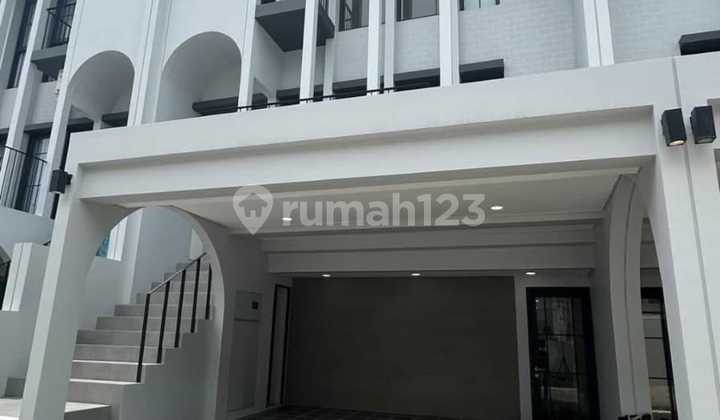 Disewakan! Rumah Aether BSD, 4Kt Nyaman, Semi Furnished