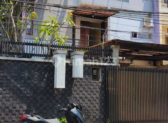Lokasi Terbaik!!Sewa Rumah Strategis 7Kamar Lokasi Terbaik!!Sewa Rumah Strategis 7Kamar