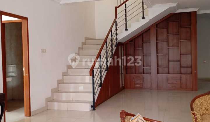 Lokasi Terbaik!!!Nego Rumah Besar Bagus KT 6+4 Km6+1