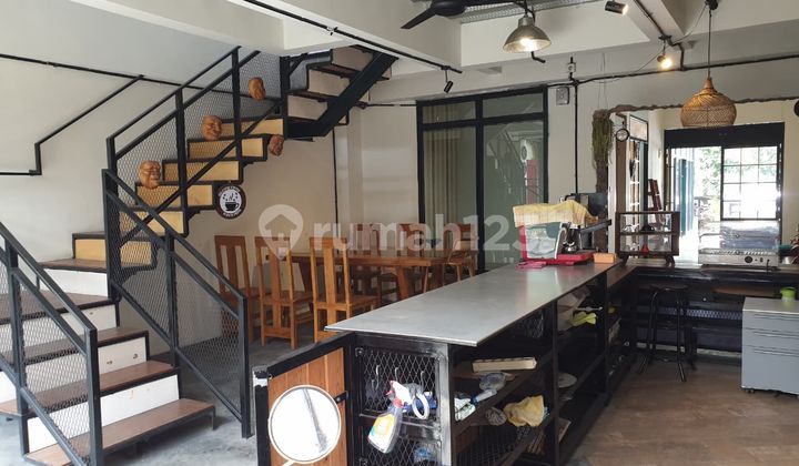 Excellent Location!! Commercial Space Ex Cafe / Can Be Residence 4 Bedrooms Excellent Location!! Commercial Space Ex Cafe / Can Be Residence 4 Bedrooms