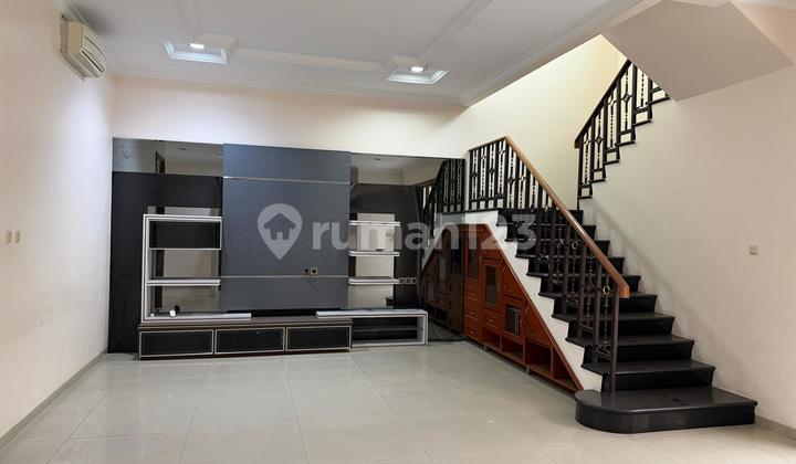 Best Location!! Beautiful and Comfortable Batununggal House Semi Furnished