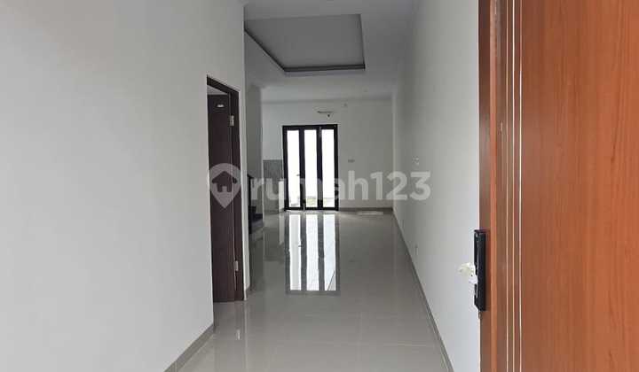 House with Maximum Natural Light Skylight in Meruya, West Jakarta 2