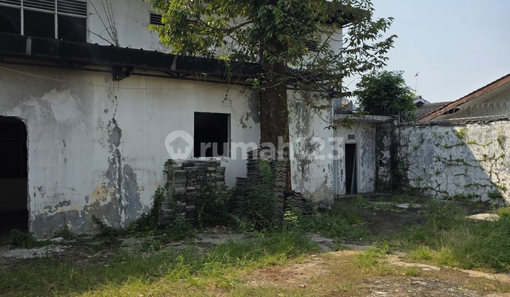 Rumah Tua Hitung Tanah Legalitas SHM Hadap Utara di Meruya Jakbar