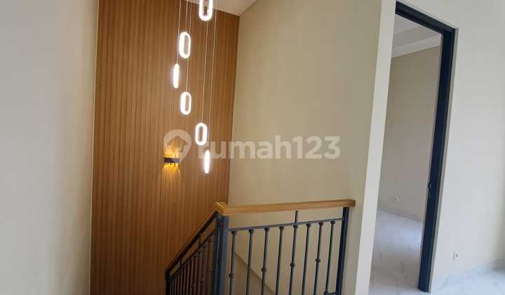 Rumah Brand New Bangunan 2 Lantai SHM Semi Furnished di BSD 2