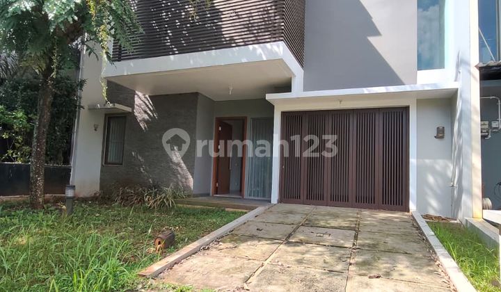 Rumah Bangunan 2 Lantai Hadap Timur Laut Semi Furnished di BSD