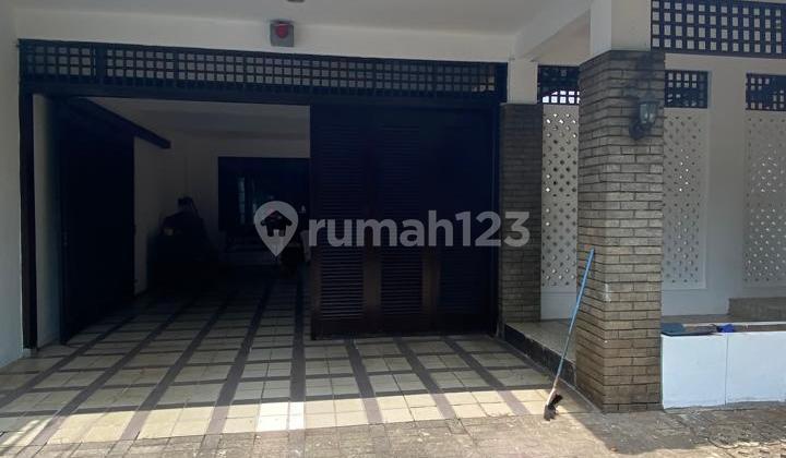Rumah Terawat Lokasi Premium Strategis SHM di Lebak Bulus, Jaksel Rumah Terawat Lokasi Premium Strategis SHM di Lebak Bulus, Jaksel