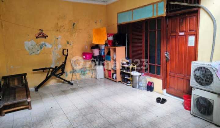 Rumah Bangunan 2 Lantai dengan 12 Kamar Tidur di Setiabudi Jaksel 2