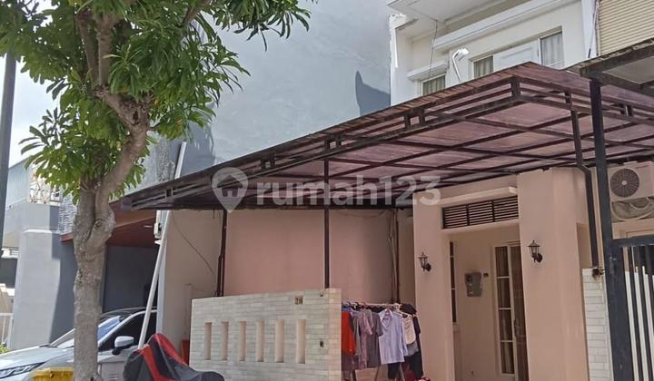 Rumah 2 Lantai Semi Furnished Hadap Selatan di Layar Permai Pik
