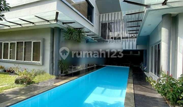 Rumah Mewah Hook di Permaata Buana, Jakarta Barat