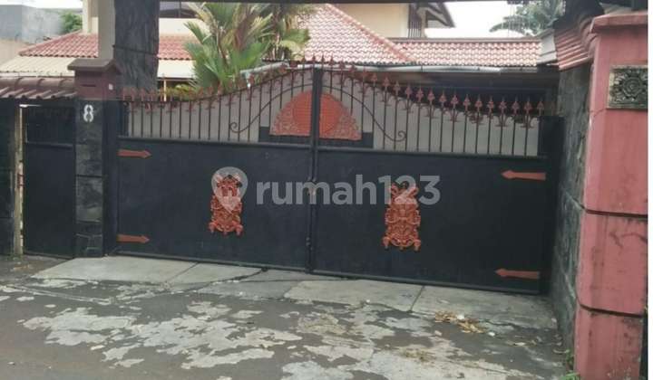 Rumah Mewah dengan Lokasi Strategis Dekat Tol Pasar Minggu
