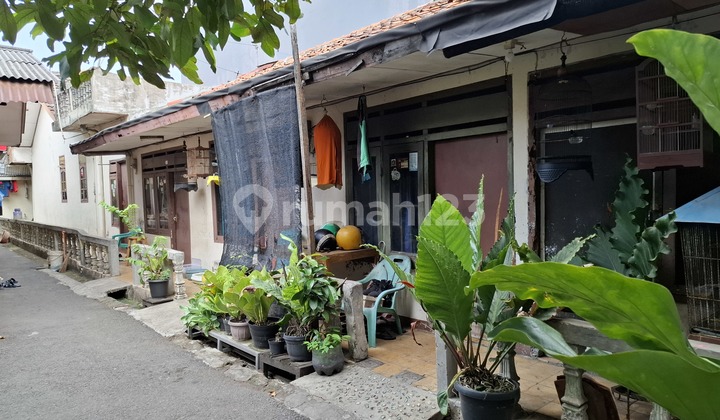 Strategic Land with Easy Access to the Kembangan Toll Gate in Meruya