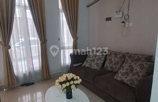 Rumah Semi Frunished dengan 3 AC Siap Huni di Kebon Jeruk, Jakbar 2