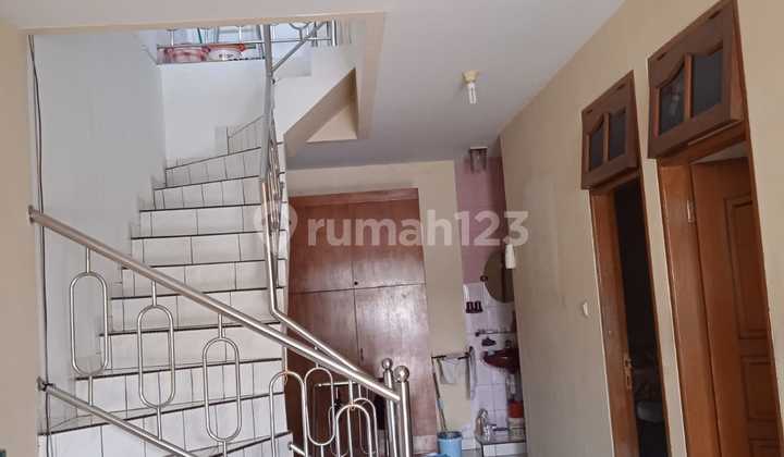 Rumah Dijual Cepat Dekat Kampus Hadap Barat Daya di Bintaro Rumah Dijual Cepat Dekat Kampus Hadap Barat Daya di Bintaro