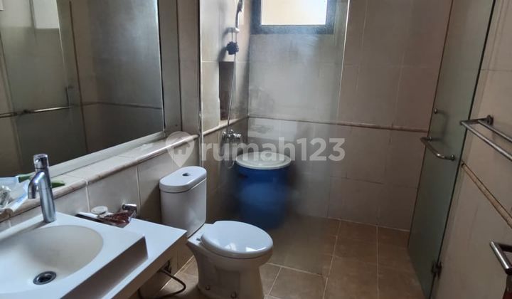 Rumah Bangunan 2 Lantai Hadap Timur Laut Semi Furnished di BSD 2