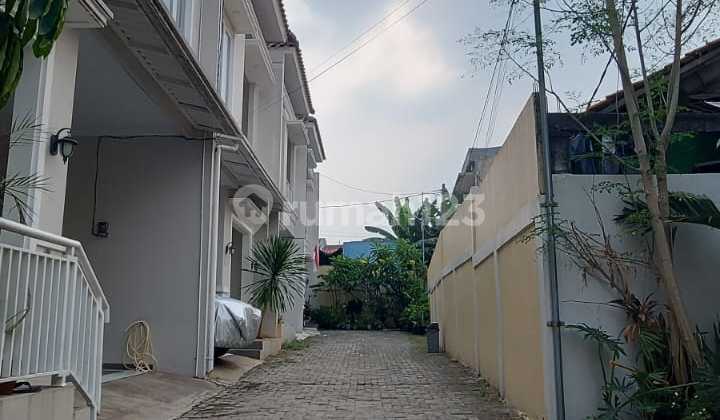 Rumah 3 Kamar Tidur di Cluster Casa De Hokie, Jagakarsa, Jaksel 2