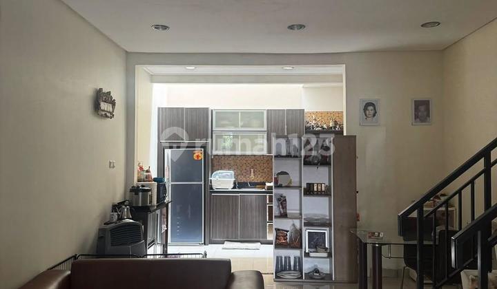 Rumah 2 Lantai Semi Furnished Hadap Selatan di Layar Permai Pik 2